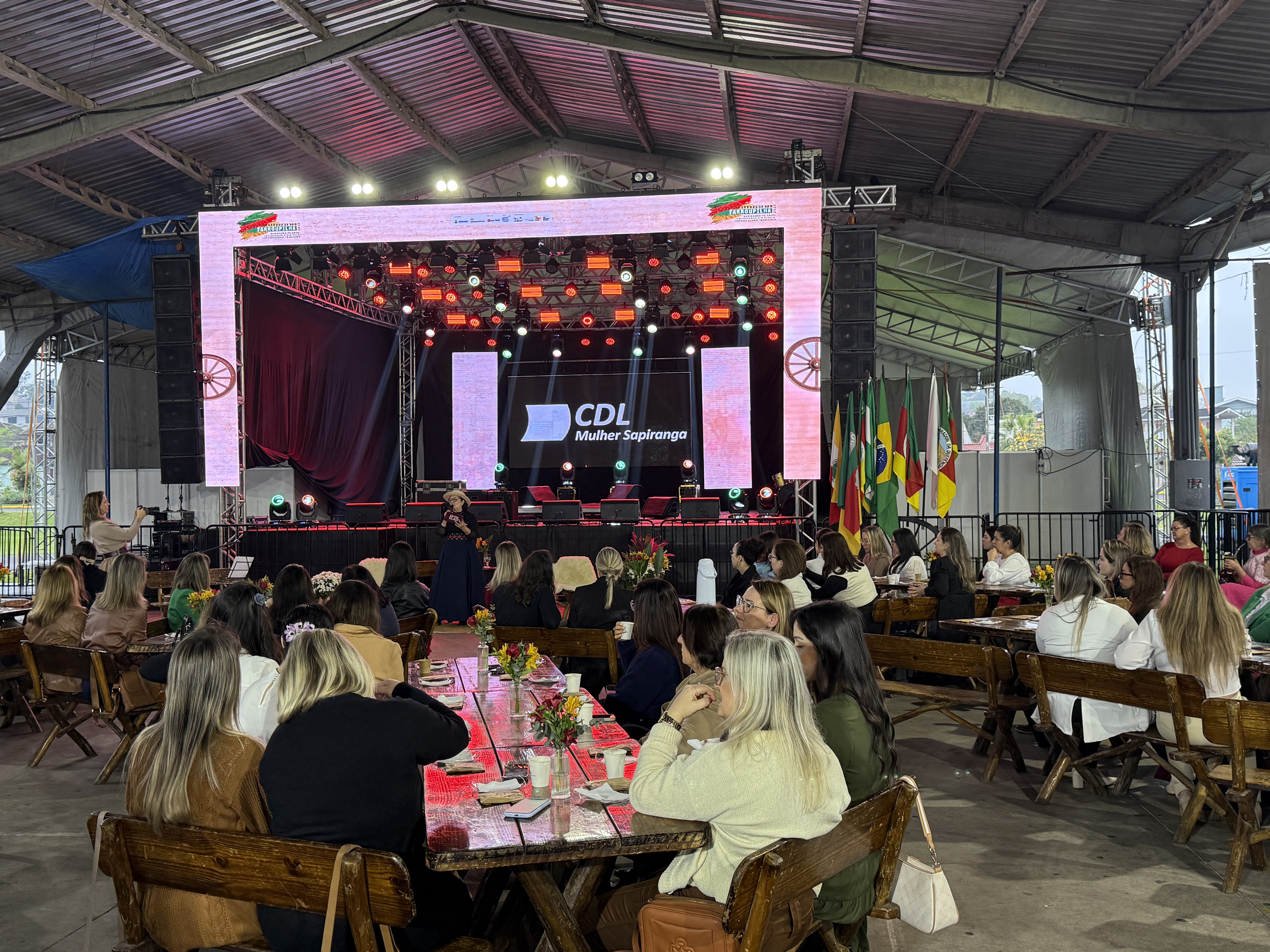 Mulheres empreendedoras se inspiram em histórias de superação da diretora-executiva do Hospital Sapiranga, Elita Herrmann, no Entre Elas